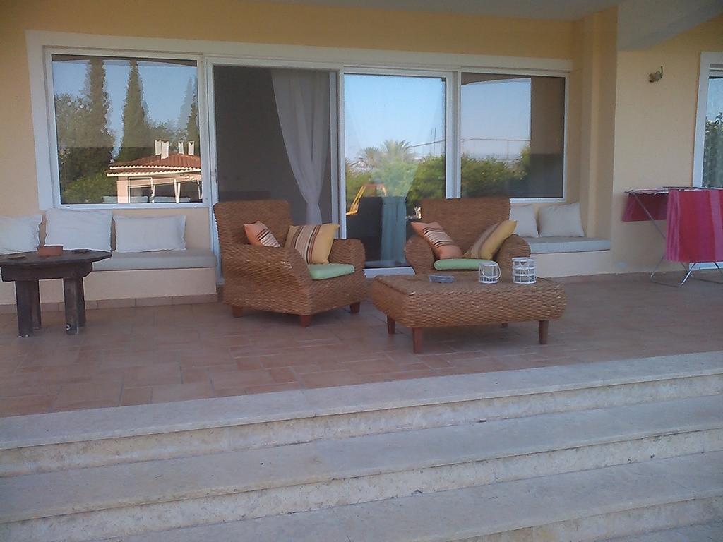 Marathon Beachside Villa 100M From The Beach 스키니아스 외부 사진