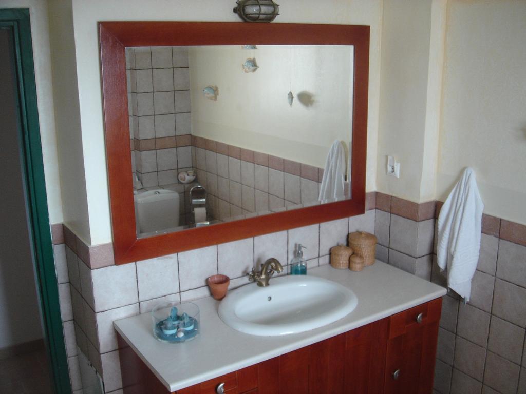 Marathon Beachside Villa 100M From The Beach 스키니아스 외부 사진