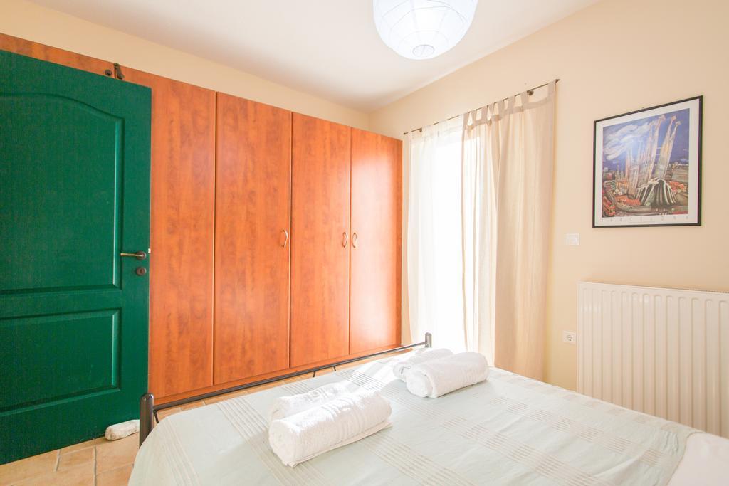 Marathon Beachside Villa 100M From The Beach 스키니아스 외부 사진