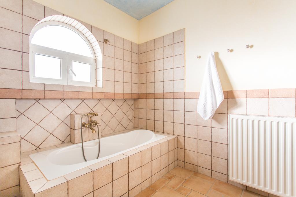 Marathon Beachside Villa 100M From The Beach 스키니아스 외부 사진
