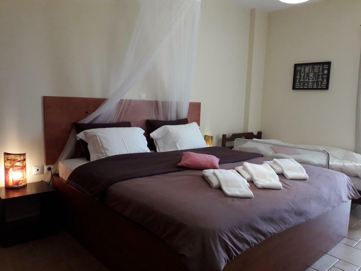 Marathon Beachside Villa 100M From The Beach 스키니아스 외부 사진